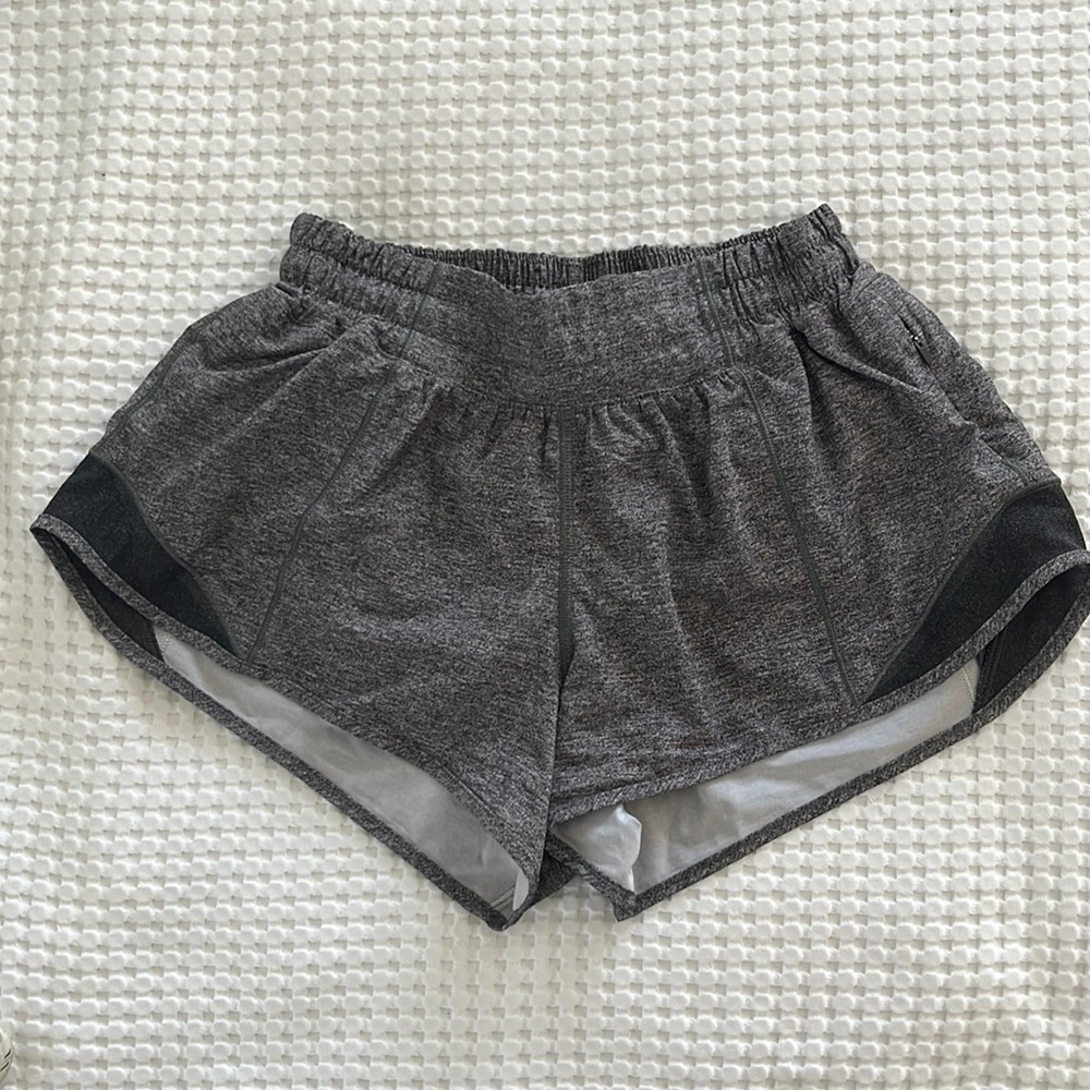 Lululemon hotty hot low rise short 2.5 in